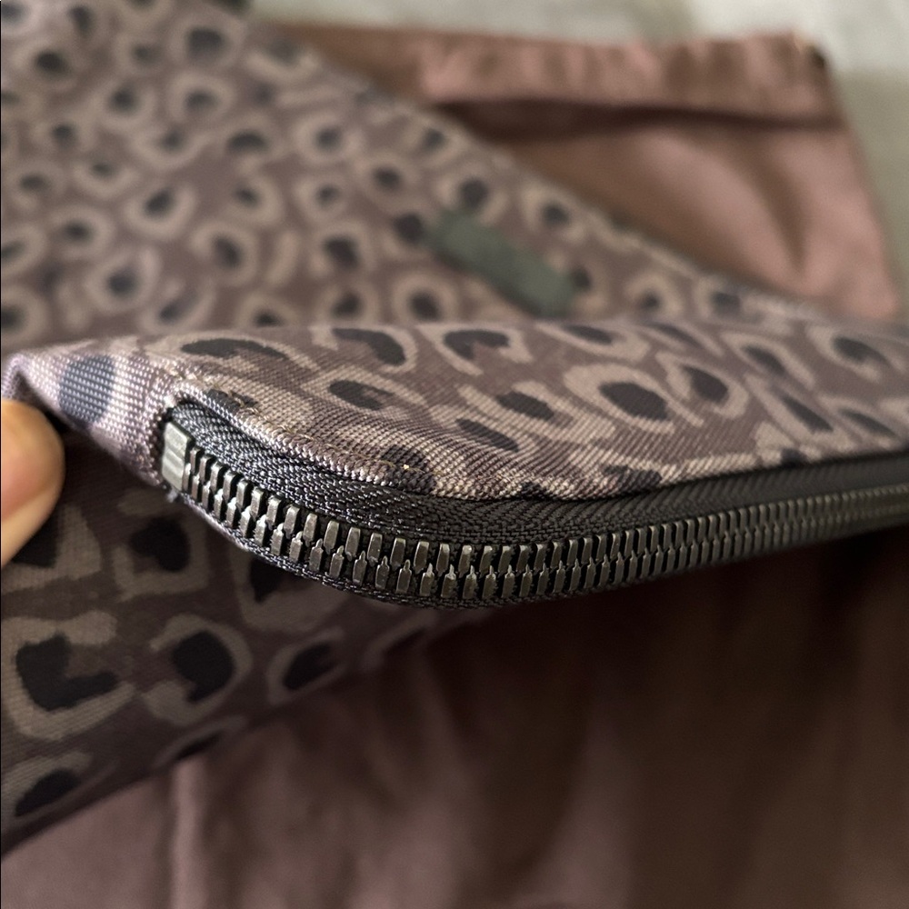 GUCCI pouch bag canvas gray clutch bag L-shaped zipper logo - Picture 10 of 12